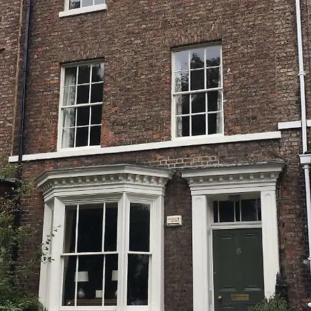 Luxury Courtyard In Central York