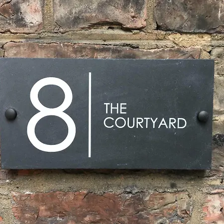 Luxury Courtyard In Central York